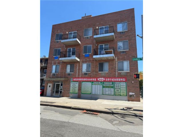  2 BR,  2.00 BTH &nbsp;Other style home in Flushing