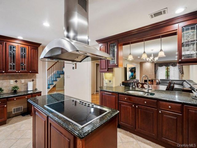  3 BR,  4.00 BTH &nbsp;Condo style home in Jericho