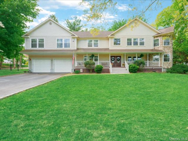  6 BR,  4.00 BTH &nbsp;Colonial style home in Shoreham