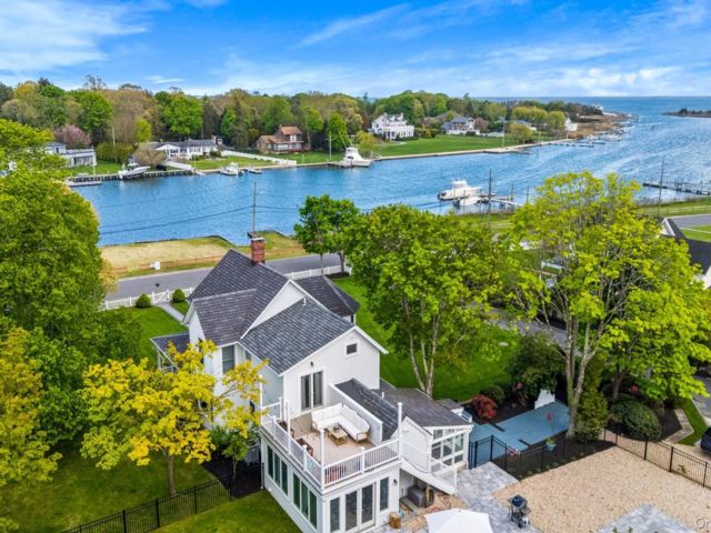  3 BR,  3.00 BTH &nbsp;Farmhouse style home in Center Moriches