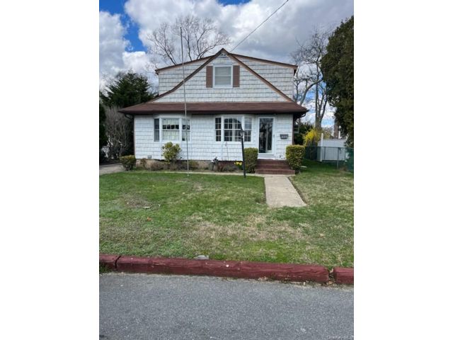 [Lindenhurst Real Estate, listing number 7288822]