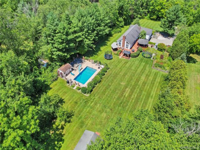  7 BR,  4.00 BTH &nbsp;Raised ranch style home in Monroe