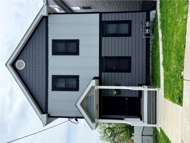  3 BR,  2.00 BTH &nbsp;Garden style home in Newburgh
