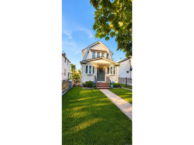  2 BR,  2.00 BTH &nbsp;Other style home in Queens Village