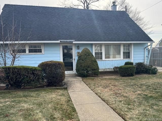  4 BR,  2.00 BTH &nbsp;Cape cod style home in Bethpage