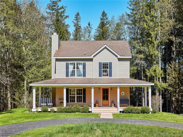  3 BR,  3.00 BTH &nbsp;Other style home in Parksville