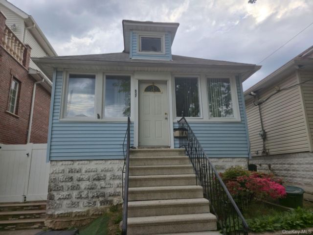  2 BR,  1.00 BTH &nbsp;Ranch style home in Throggs Neck
