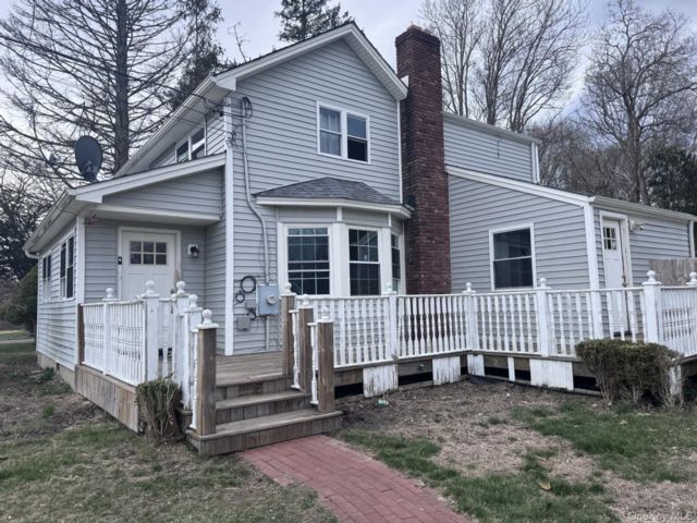  4 BR,  3.00 BTH &nbsp;Colonial style home in Patchogue