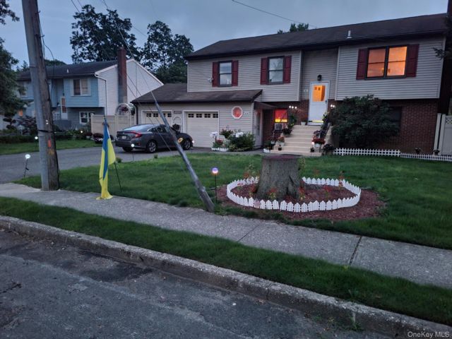  1 BR,  1.00 BTH &nbsp;Hi ranch style home in Central Islip