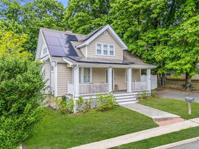  4 BR,  3.00 BTH &nbsp;Colonial style home in Huntington Station