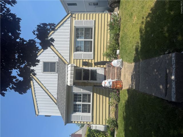  4 BR,  1.00 BTH &nbsp;Exp cape style home in Glen Oaks