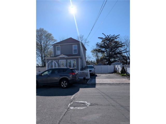  4 BR,  2.00 BTH &nbsp;Colonial style home in Huntington Station