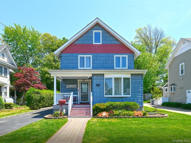  3 BR,  2.00 BTH &nbsp;Colonial style home in Amityville