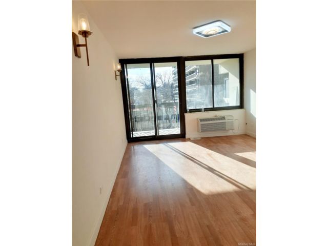 [PHOTO]