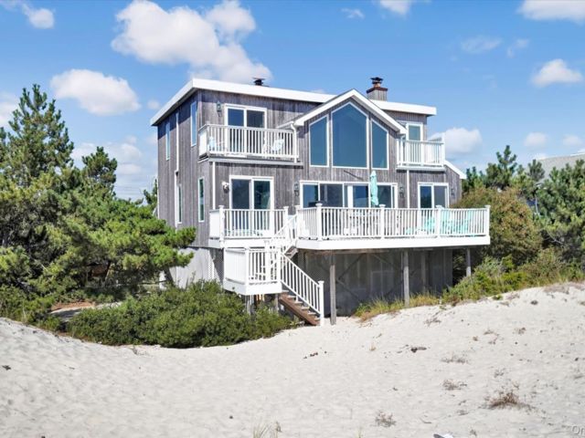  4 BR,  4.00 BTH &nbsp;Other style home in Westhampton Beach
