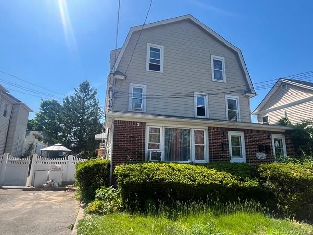 10 BR,  4.00 BTH &nbsp;Other style home in Inwood