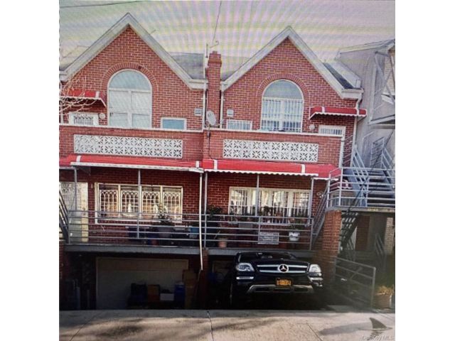  6 BR,  4.00 BTH &nbsp;House style home in College Point