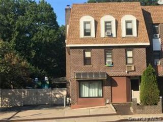  3 BR,  2.00 BTH &nbsp;Other style home in Bayside