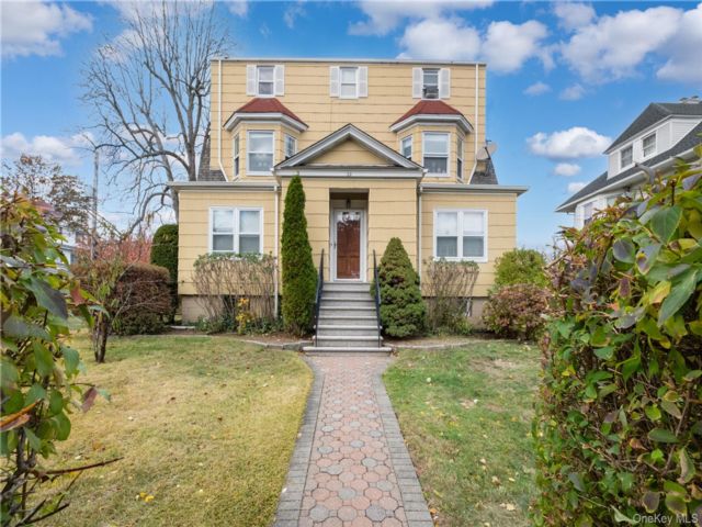  6 BR,  5.00 BTH &nbsp;Other style home in New Rochelle
