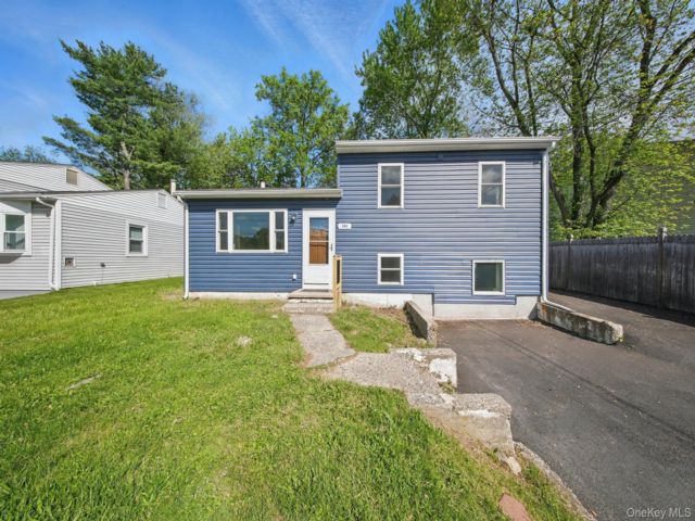  5 BR,  2.00 BTH &nbsp;Split level style home in Middletown