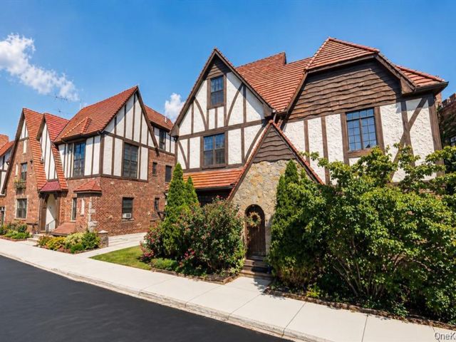  1 BR,  1.00 BTH &nbsp;Tudor style home in Flushing