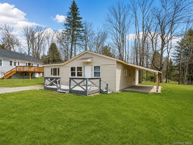  3 BR,  2.00 BTH &nbsp;Ranch style home in Loch Sheldrake