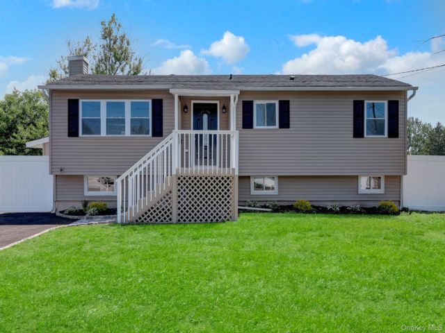  3 BR,  1.00 BTH &nbsp;Raised ranch style home in Medford