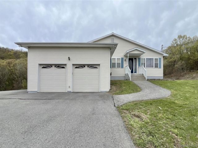  4 BR,  3.00 BTH &nbsp;Ranch style home in Middletown