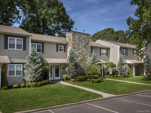 [Middle Island Real Estate, listing number 7289365]