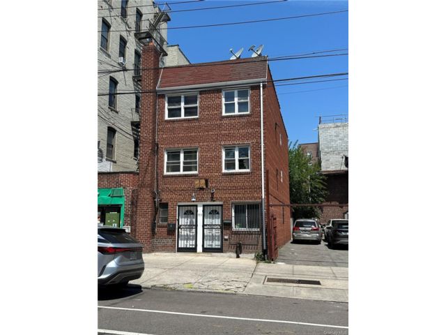 Studio,  0.00 BTH &nbsp;Commercial style home in Elmhurst