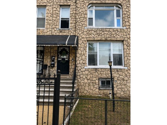  4 BR,  2.00 BTH &nbsp;Other style home in Esplanade