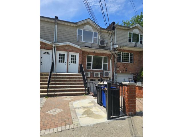  5 BR,  4.00 BTH &nbsp;House style home in Dreiser Loop