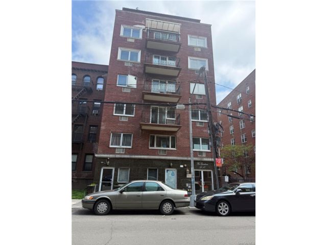  2 BR,  2.00 BTH &nbsp;Other style home in Flushing