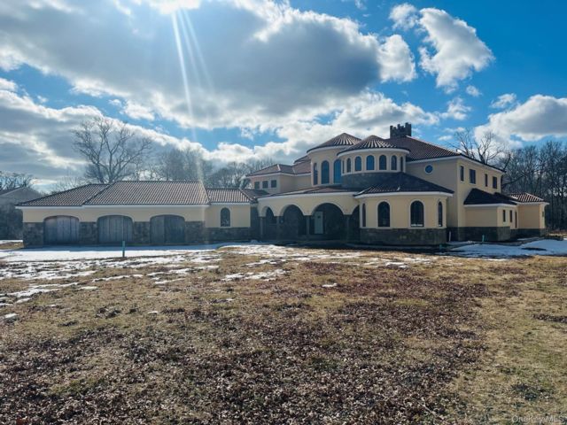 5 BR,  7.00 BTH &nbsp;Mediterranean style home in Bohemia