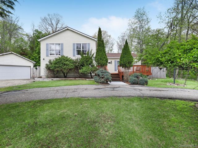  3 BR,  3.00 BTH &nbsp;Split level style home in Wurtsboro