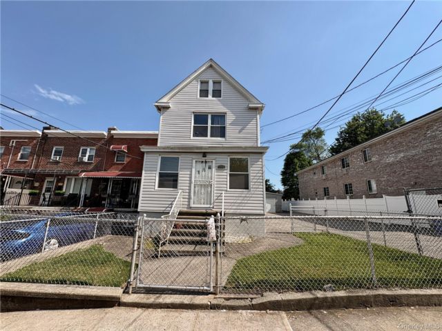  6 BR,  3.00 BTH &nbsp;House style home in Pilgrim