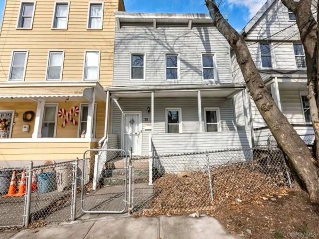  6 BR,  2.00 BTH &nbsp;House style home in New Brighton