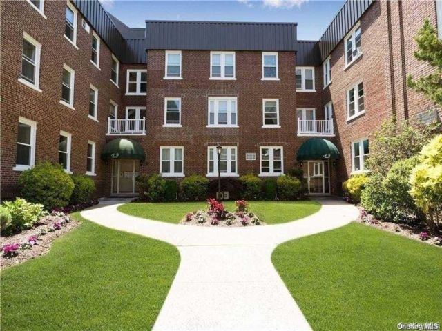  1 BR,  1.00 BTH &nbsp;Other style home in Lynbrook