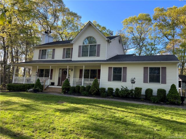  4 BR,  3.00 BTH &nbsp;Victorian style home in Wading River
