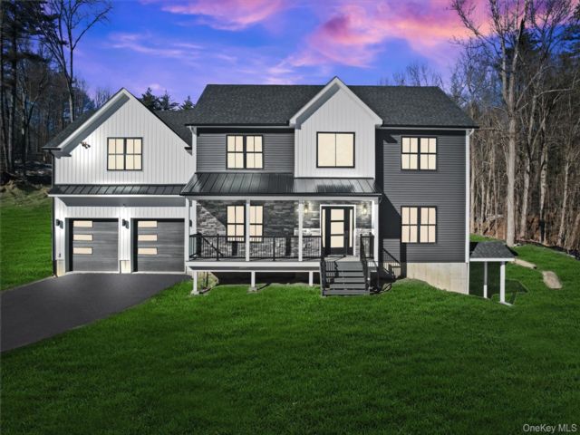  4 BR,  3.00 BTH &nbsp;Colonial style home in Middletown