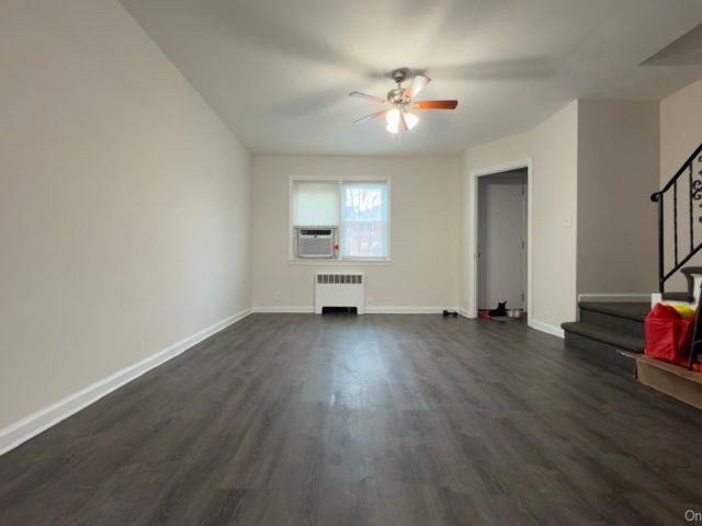  3 BR,  1.00 BTH &nbsp;Other style home in Flushing