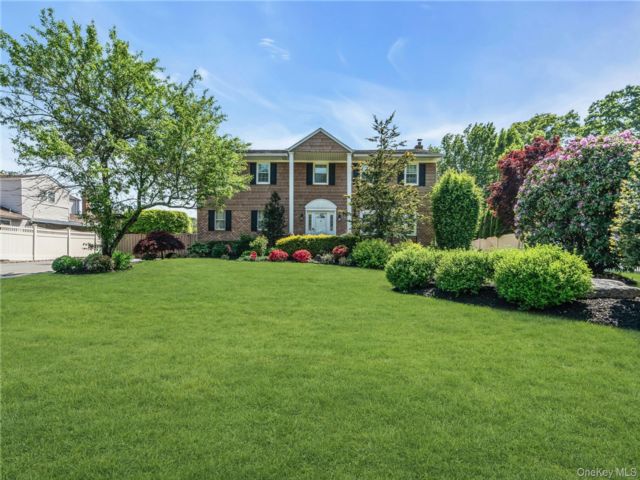  5 BR,  3.00 BTH &nbsp;Colonial style home in Commack