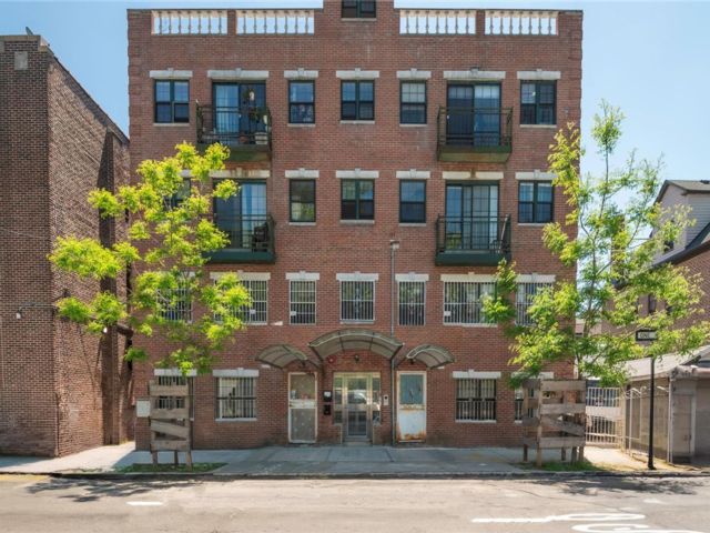  2 BR,  2.00 BTH &nbsp;Other style home in Corona