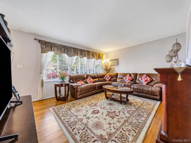 [PHOTO]