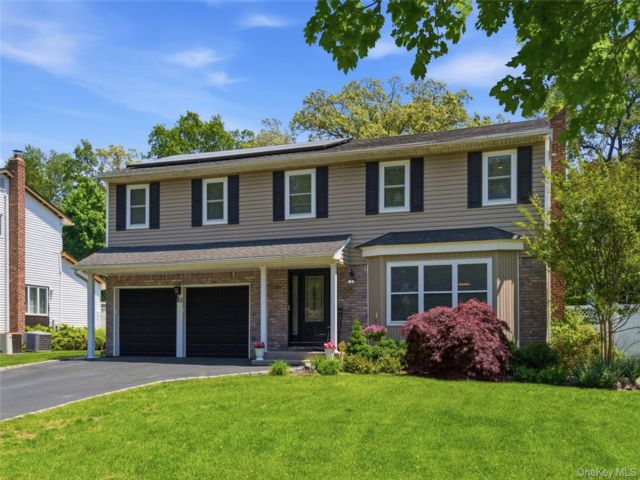  4 BR,  3.00 BTH &nbsp;Colonial style home in Commack