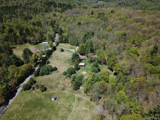  3 BR,  2.00 BTH &nbsp;Chalet style home in Greenfield Park