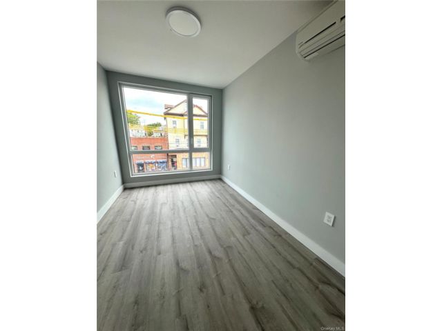  2 BR,  1.00 BTH &nbsp;Other style home in Flushing