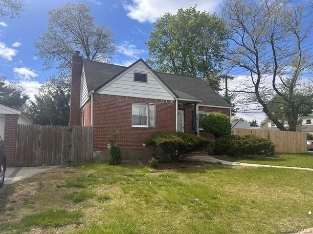  3 BR,  2.00 BTH &nbsp;Cape cod style home in Uniondale