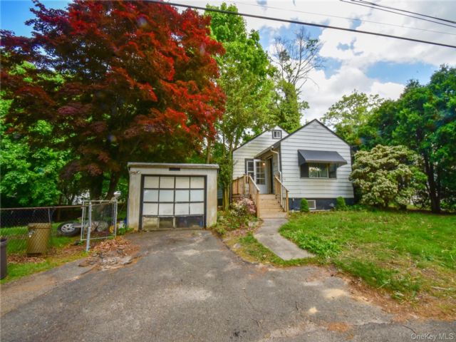  2 BR,  2.00 BTH &nbsp;Ranch style home in Rocky Point