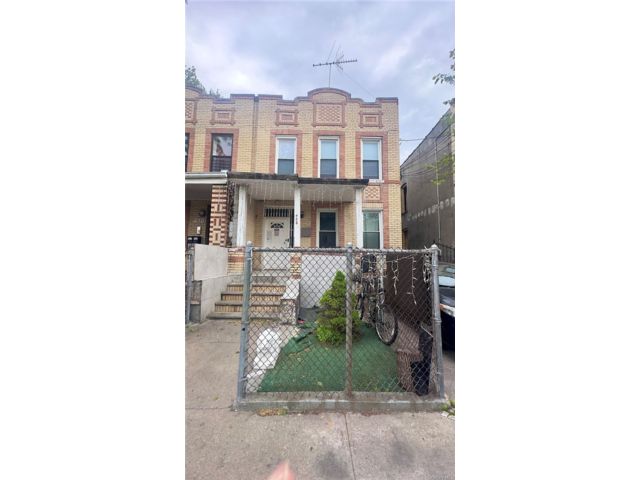  5 BR,  2.00 BTH &nbsp;House style home in East New York